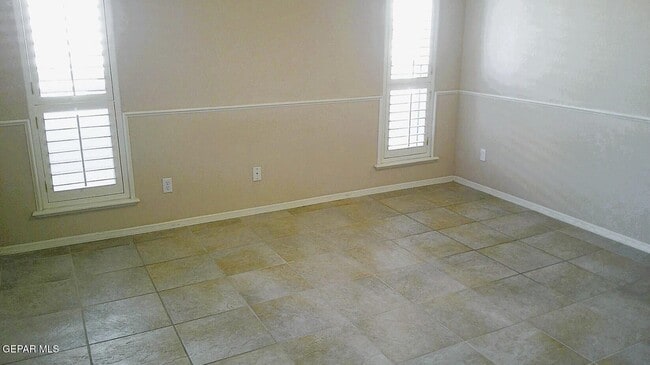 Building Photo - 901 Las Aves Pl