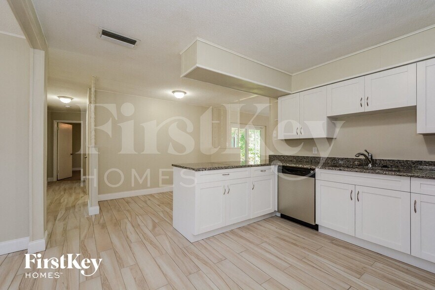 Building Photo - 4936 Bobbie Ave