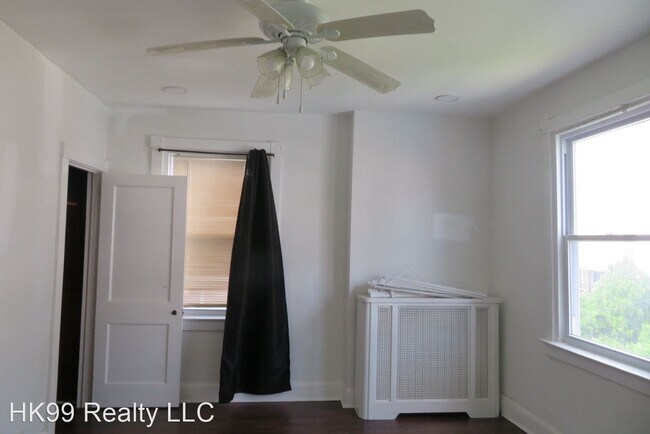 Building Photo - 3 br, 1.5 bath House - 7032 Walker St.