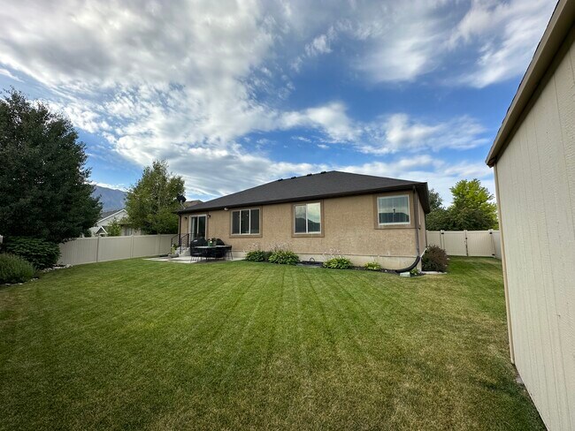 Building Photo - 1354 Ridgeway Rd