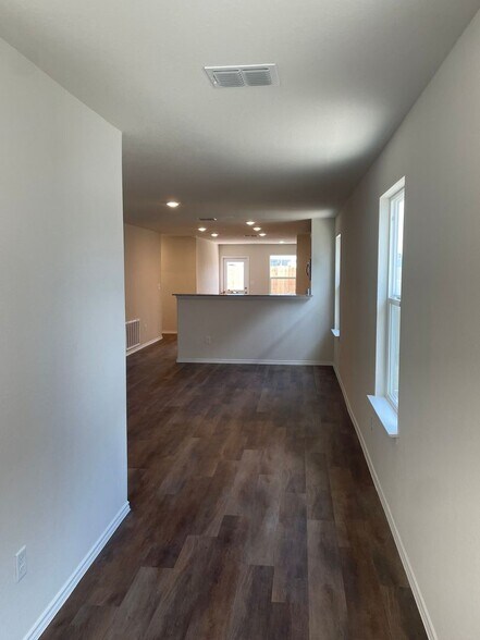 Building Photo - 5818 Rolling Gln