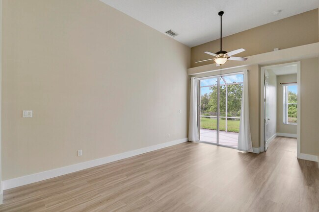 Building Photo - 726 SW Aruba Bay