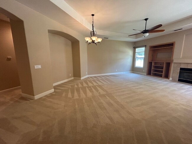 Building Photo - Nice Oakdale home on corner lot