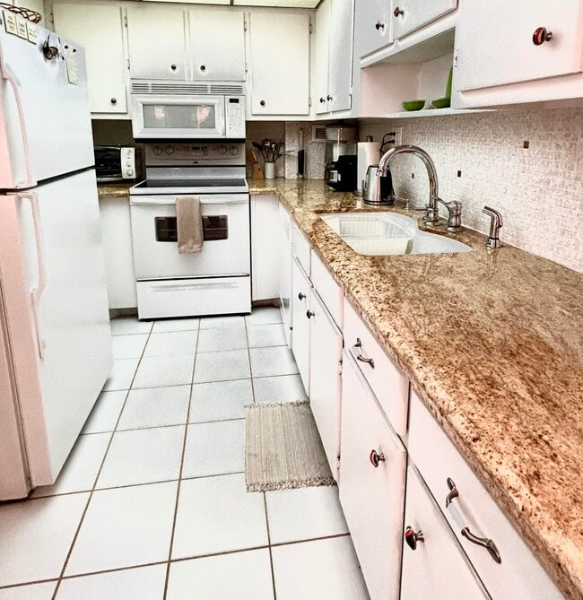 Building Photo - 2840 S Ocean Blvd