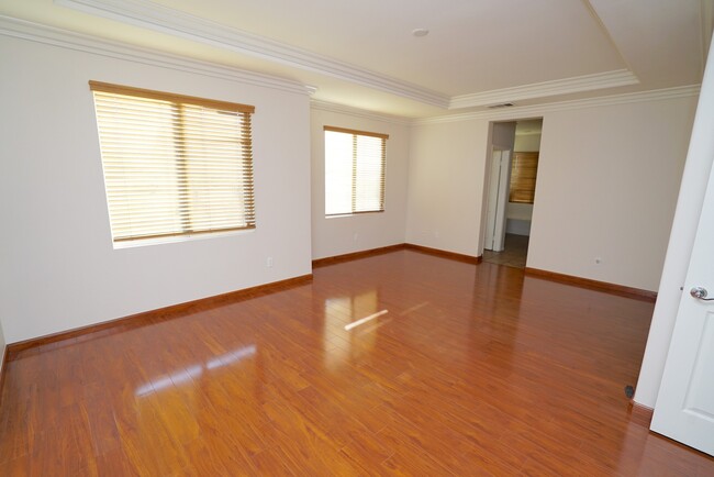 Building Photo - Creekside 4 Bedroom Home for Rent in Valen...