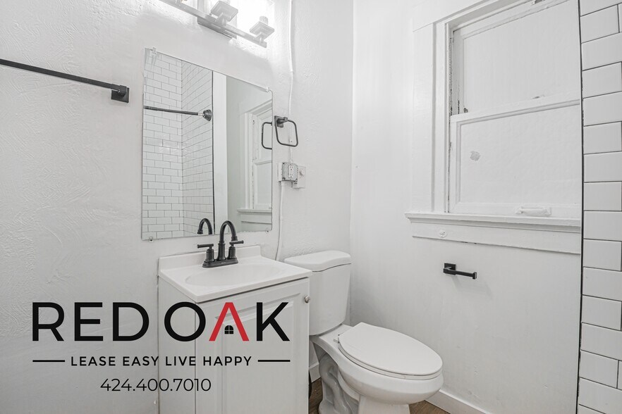 Building Photo - 1026 W 22nd St