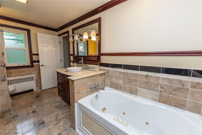 Building Photo - 9423 Highland Dr