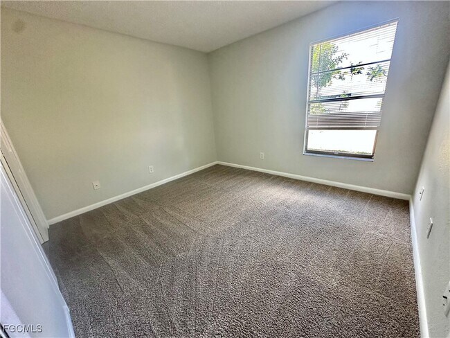 Building Photo - 221 SW 34th Terrace