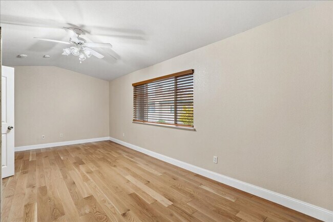 Building Photo - 70 Arches Cir