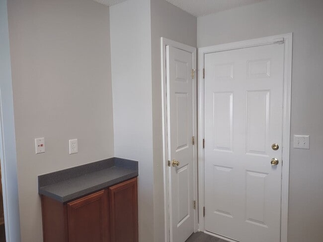 Building Photo - Wonderful Four Bedroom Home in Northeast C...