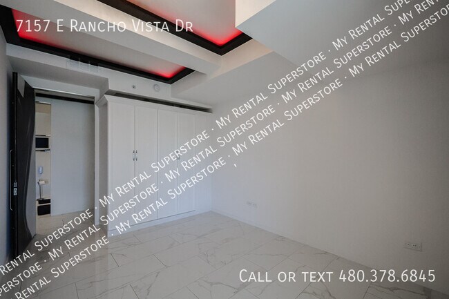 Building Photo - 7157 E Rancho Vista Dr