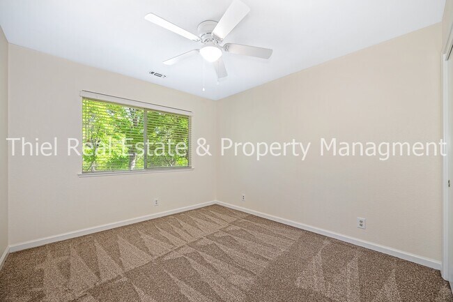 Building Photo - 2277 Knollwood Dr