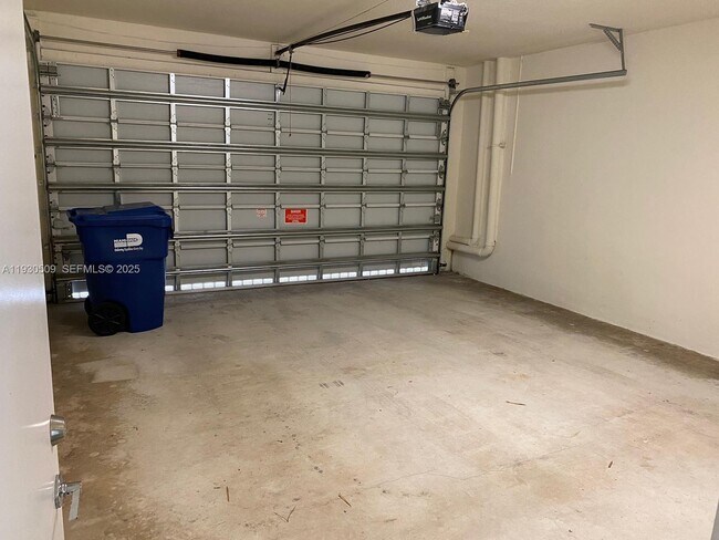 Building Photo - 10445 NW 66th St