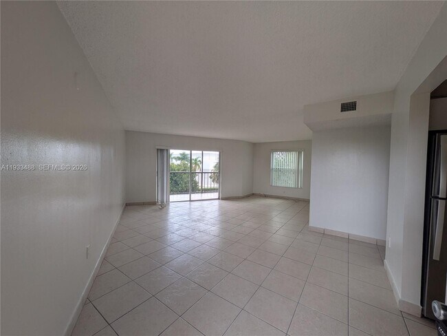 Building Photo - 9405 W Flagler St