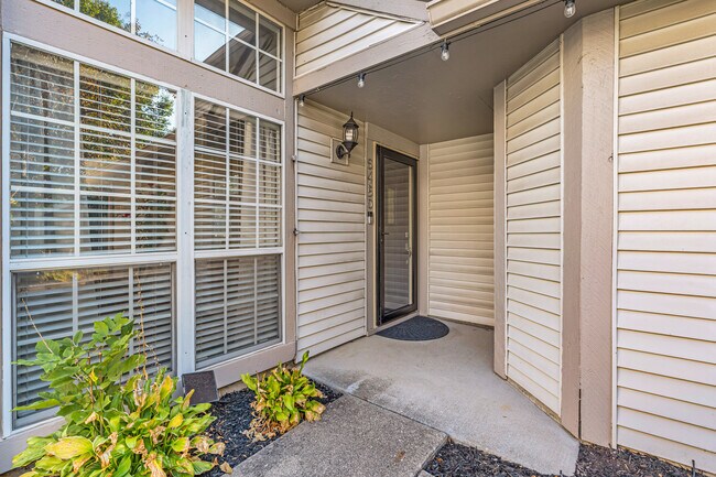 Building Photo - 6450 Bayside N Dr