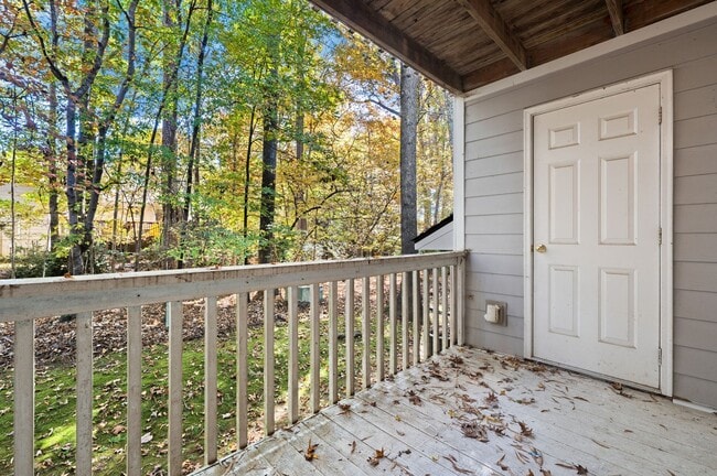 Building Photo - Carrboro 2 Bedroom/1Bathroom Unit! Adorabl...
