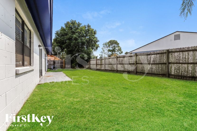 Building Photo - 6802 Rosemary Dr