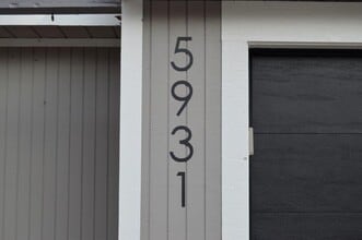 Building Photo - 5931 Spring Oak Ct