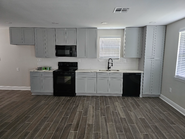 Building Photo - 600 Westwego Ave