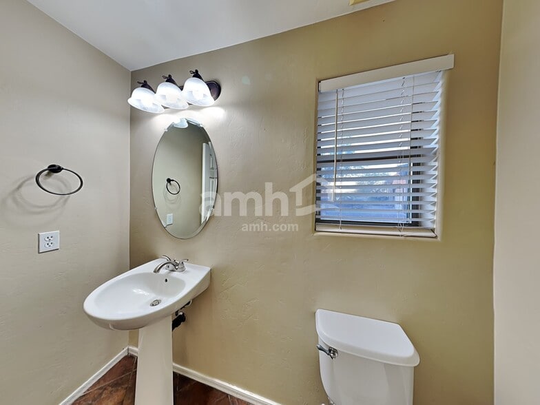 Building Photo - 7592 W Ranchers Dr