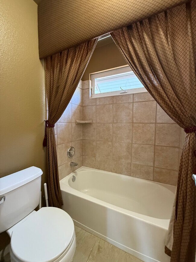 Building Photo - Your Colorado Oasis Awaits! 4 Bed, 3.5 Bath Home with Modern Amenities next to open space