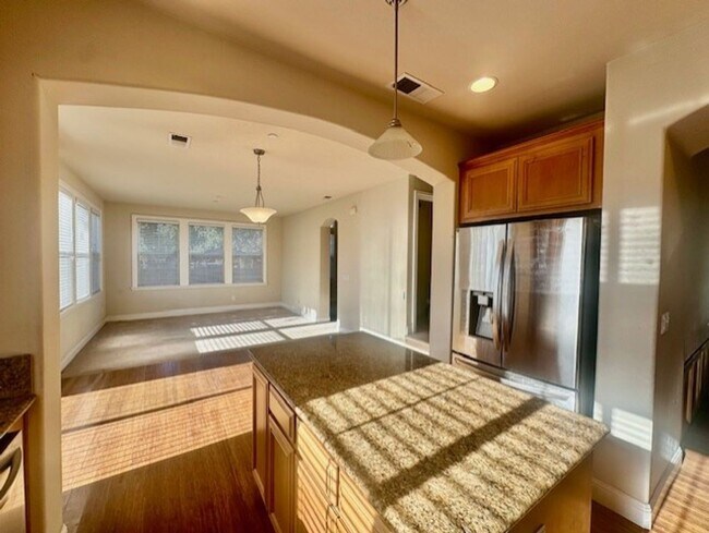 Building Photo - Beautiful Newer Home, Very Clean- Move In ...