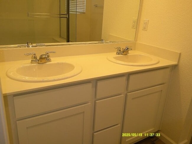 Building Photo - 670 Wisteria Ln