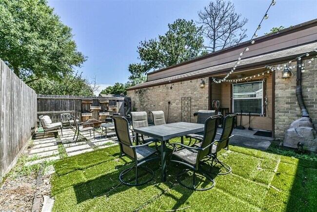 Building Photo - 16031 Birch Vale Dr