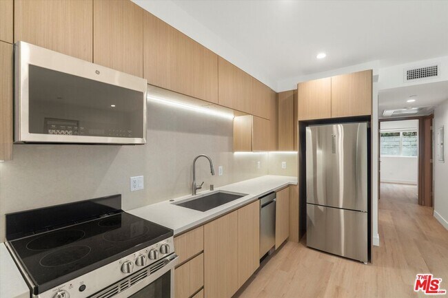 Building Photo - 11023 1/2 Blix St