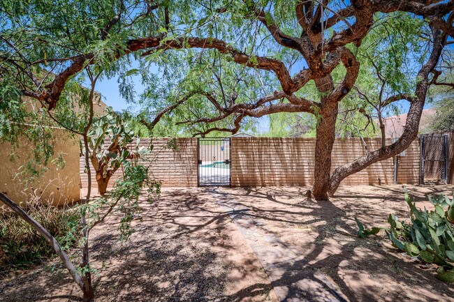 Shared Community Space/Pool Entry - 5319 E Beverly Fair Dr