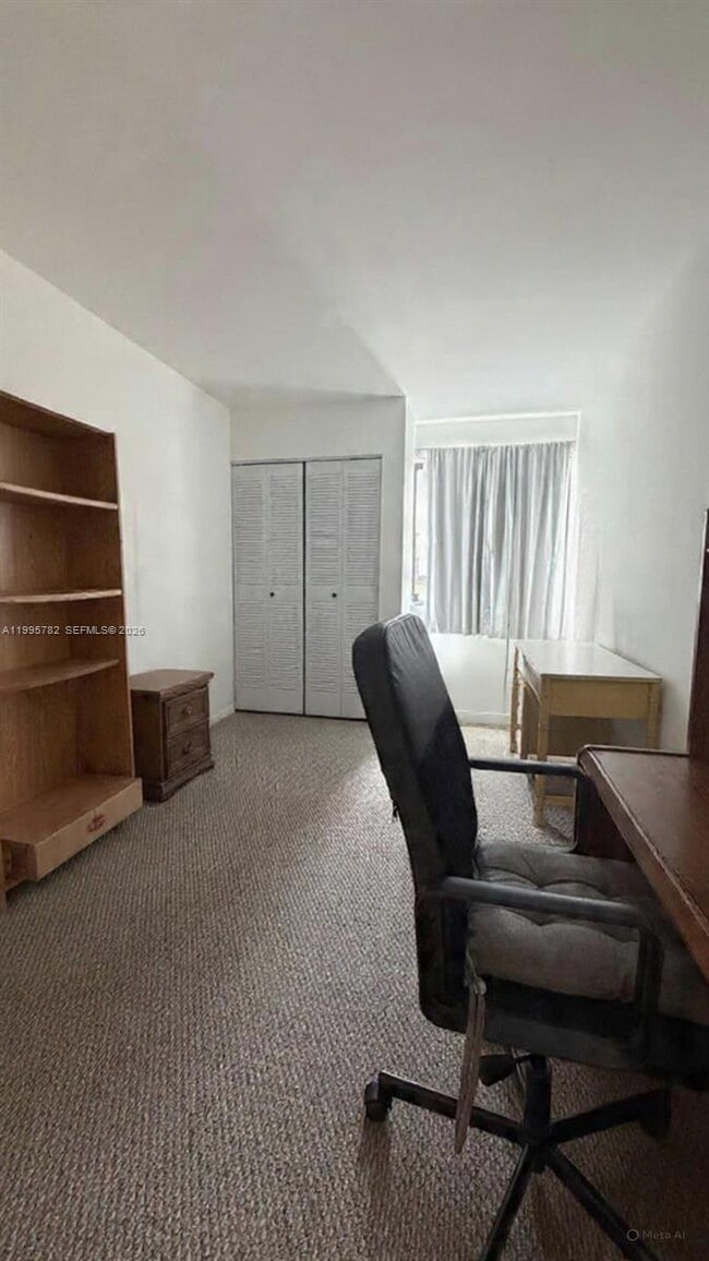 Building Photo - 221 W Park Dr