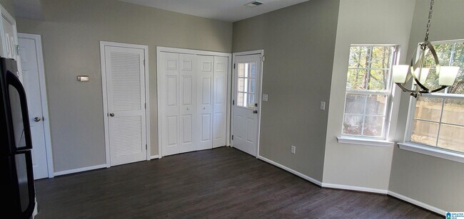 Building Photo - 1617 King James Dr