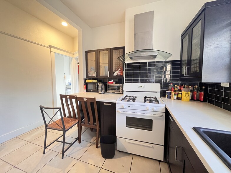 Building Photo - 3023 1/2 Van Buren Pl