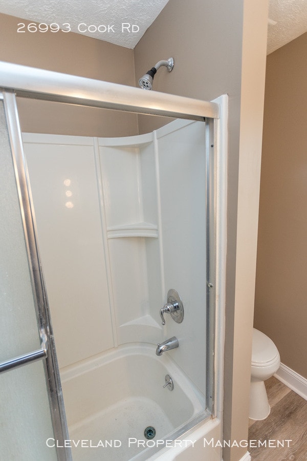 Building Photo - Newly Renovated Olmsted Twp Home