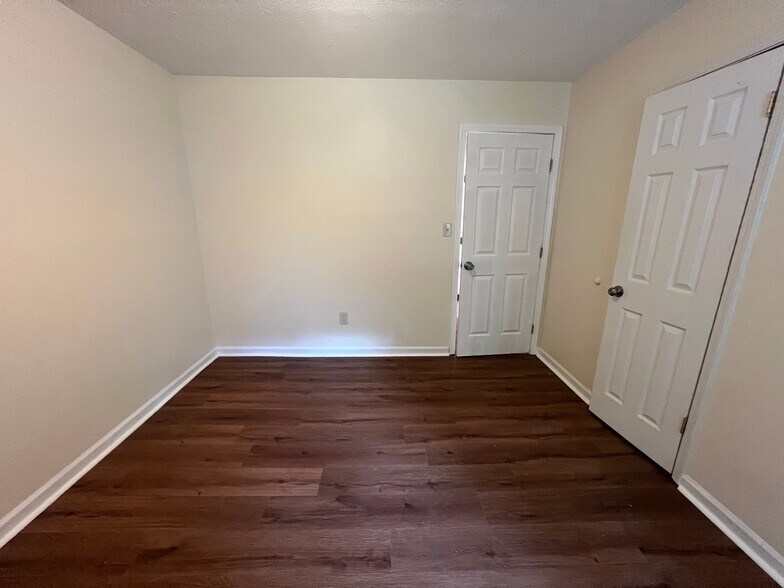 Building Photo - Room in House on Hillboro Cir SW