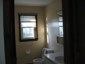 Building Photo - 20 Rham Rd