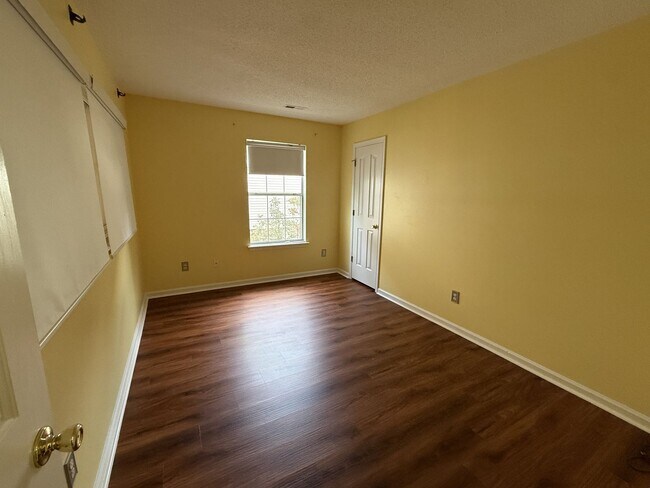Building Photo - 131 Spoon Ct
