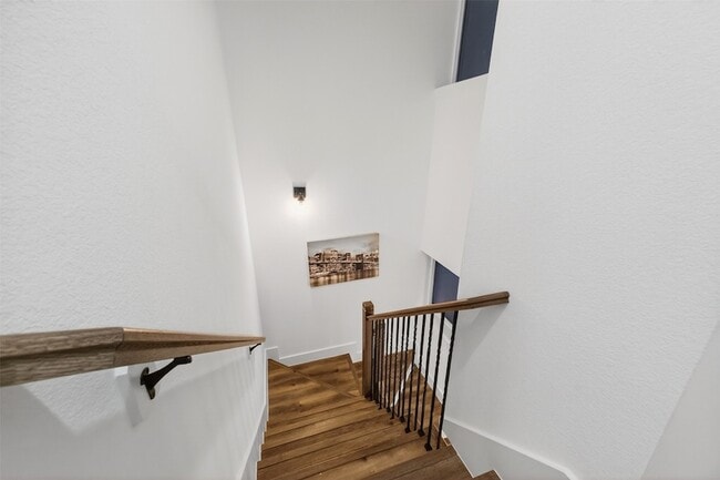 Building Photo - 3001 Delano St