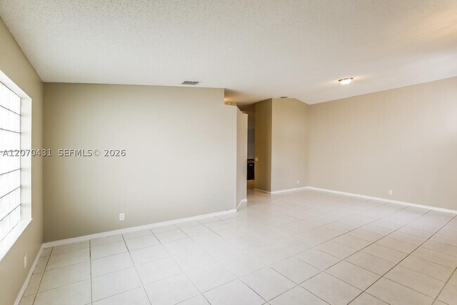 Building Photo - 10841 SW 14th Ct