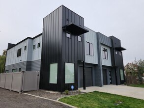 Building Photo - BRAND NEW MODERN LIVING!! HUGE 4 Bed 2.5 Bath Duplex with over 2350+ Sq. Feet.