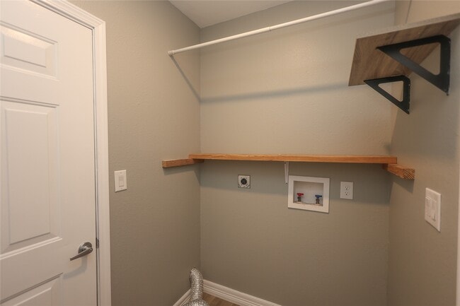 Building Photo - 23091 S Wildwood Dr