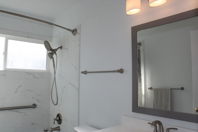 Building Photo - 7905 Julia Ct