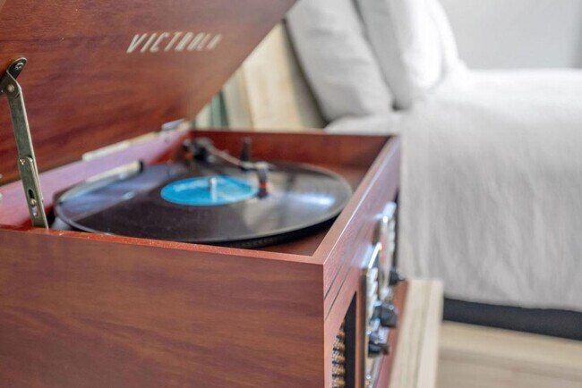 Building Photo - 11 Music Square E