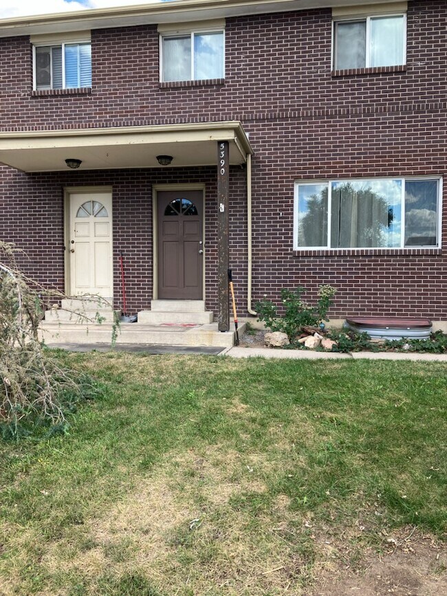 front door - 5390 King Ct