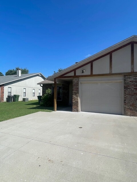 Building Photo - "Spacious 3-Bed, 2-Bath Duplex Retreat in ...