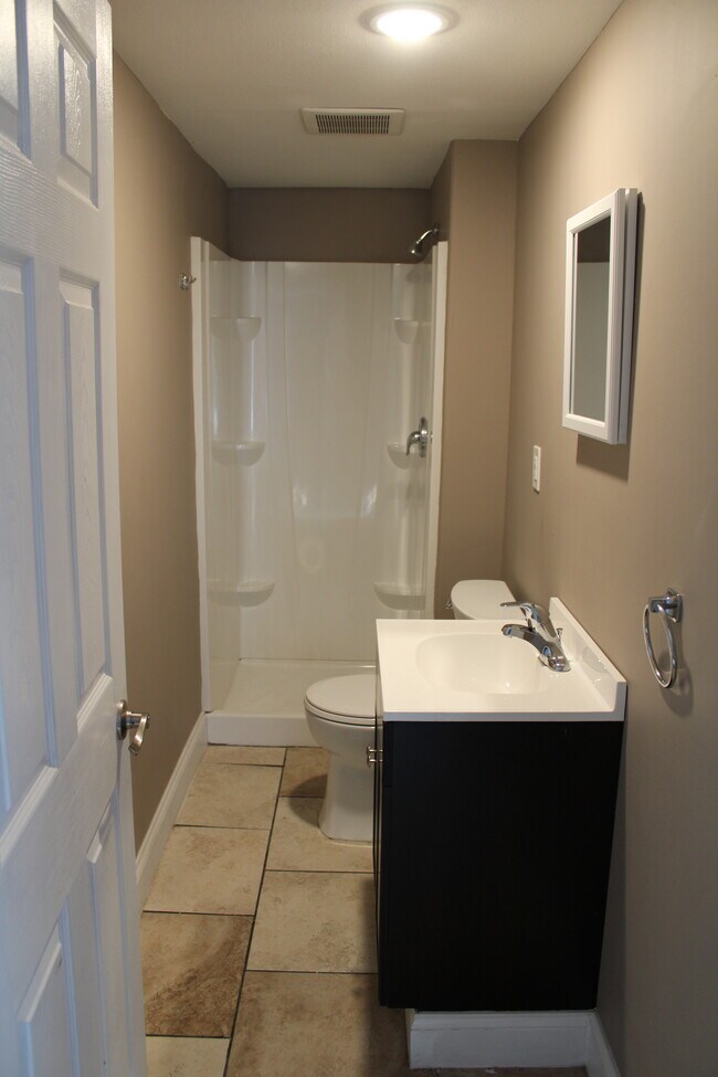 3208#2 Bathroom #1 - 3208 East Ave