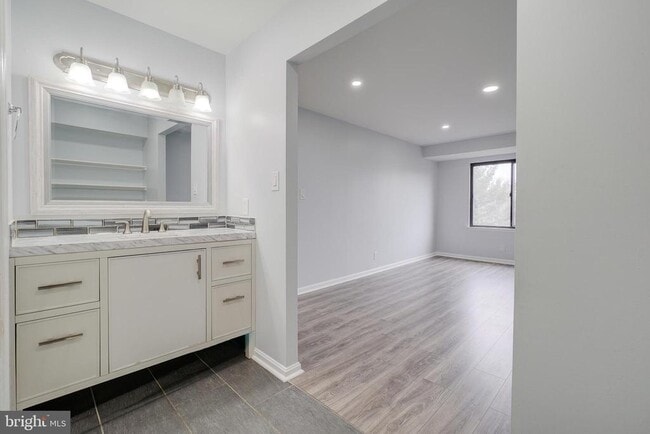 Building Photo - 3800 Powell Ln