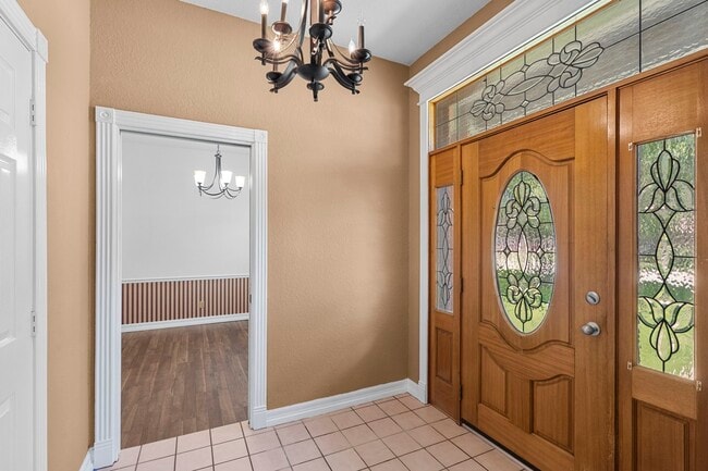 Building Photo - 616 Westwood Cir