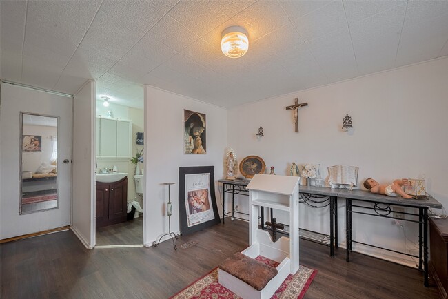 Building Photo - 2316 Green Meadows Dr