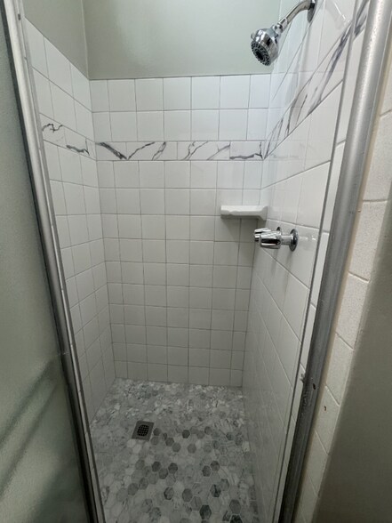 Building Photo - 2026 Hermosa Ave